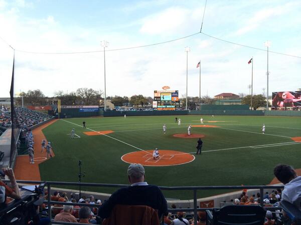 UTLF's tweet photo. Beautiful night for some @Texas_Baseball ! Let's go horns! http://t.co/EEoRx2fGqa