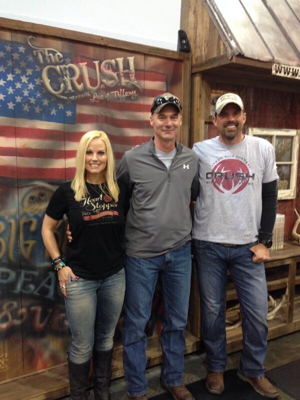 tim_angle's tweet image. Got to meet @TheCrushTV tonight. Great time.
