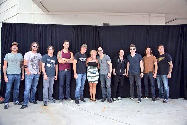 Trying to figure out this Twitter thing! <a href="/CHRIS_Daughtry/">Chris Daughtry</a>
