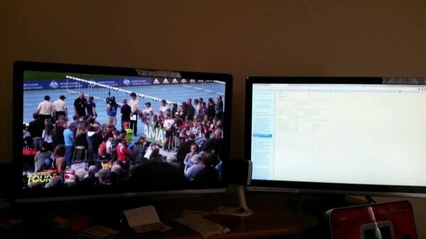 Relaxing and watching @MossyandRobbo livestream at #MTC2014 with @AthsAust live results on 2nd screen #TartanCouch