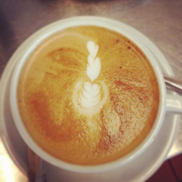 angelascoffee's tweet photo. #coffee  #yum #latte http://t.co/GnlT47M2zR