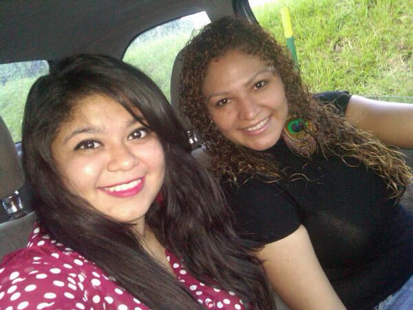NereydaCardoza's tweet photo. Felicidades a la mejor tia, casi hermana te amo Narignas Feliz cumpleaños, Diosito te bendiga siempre @kritokrdoza :* http://t.co/tcA8zUbmLU