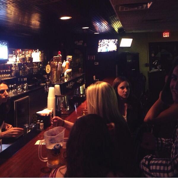 Bagz2K's tweet image. I don&apos;t think 90% of the people at Slatts know about the restaurant-bar being open in the back. #InstantService