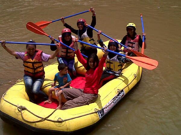 Palagri24's tweet photo. Rafting :3 http://t.co/PgsoS3cIvJ