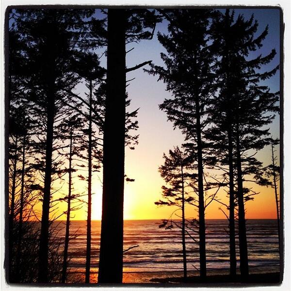 NatlParksPhotos's tweet photo. Beautiful way to end Day 1. #roadtrip #lakequinault #canada #camping #adventure #epic #banff #jasper #palousefall... http://t.co/3kRnvSuwuT