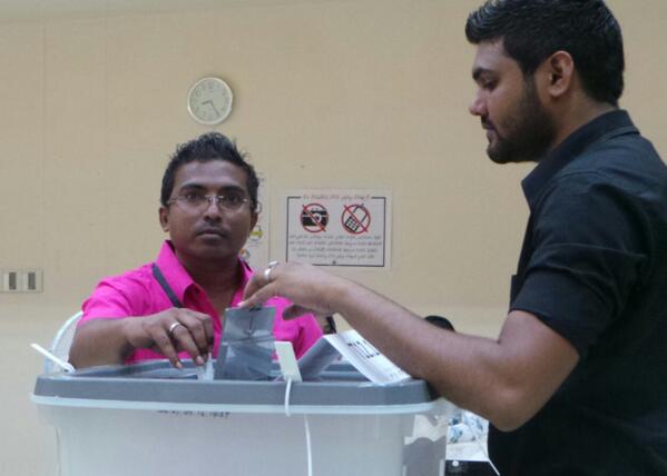nekblek's tweet photo. Our Candidate @BOCCHEY just cast his vote @gulhigen @sunbrk @haveeru @mvyouth http://t.co/DOBuYooVyE