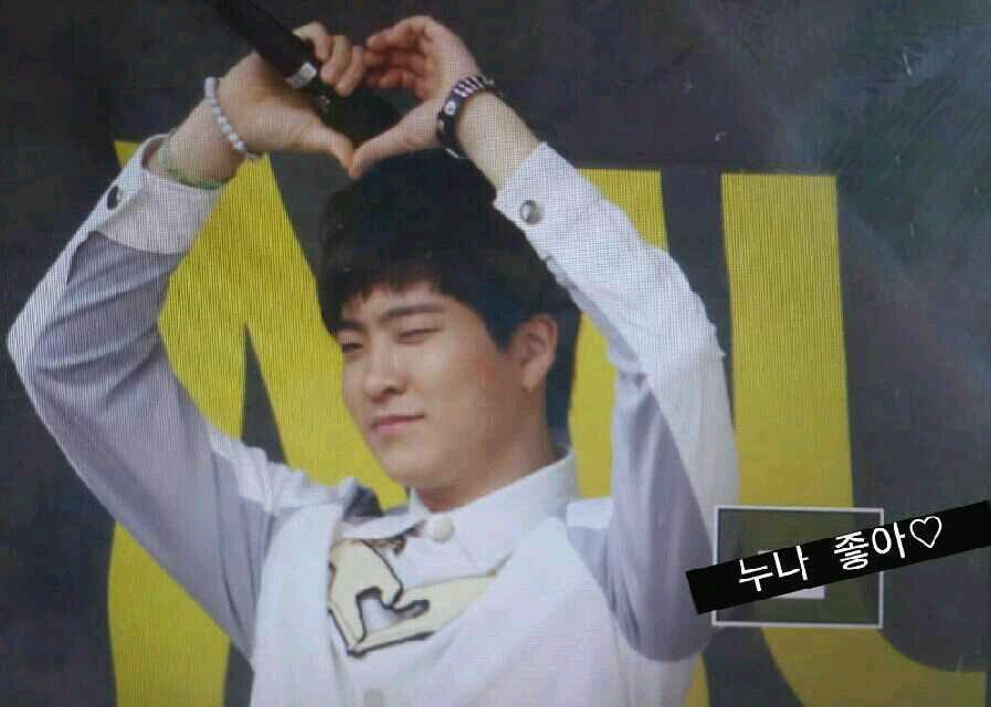 BjT_g_fCEAAPl7e.jpg:large