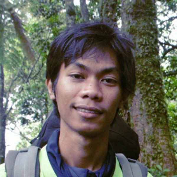 penakut10's tweet photo. ahh abangnya dia RT @MhmmdFaisal Cot ah RT @penakut10: ah lebah kegayaan lo RT http://t.co/GycM62qzn8