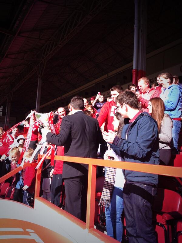 Derek McInnes brought along a friend to meet the helpers setting up today's display...