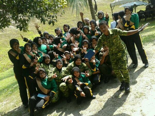 pancaragam_rela's tweet photo. @pancaragam_rela brgambar bersama setlh tamat Kem/bengkel Pancaragam SMK Temenggong Ibrahim selama 3 hari @PLRWS http://t.co/Bc34Me5FD2