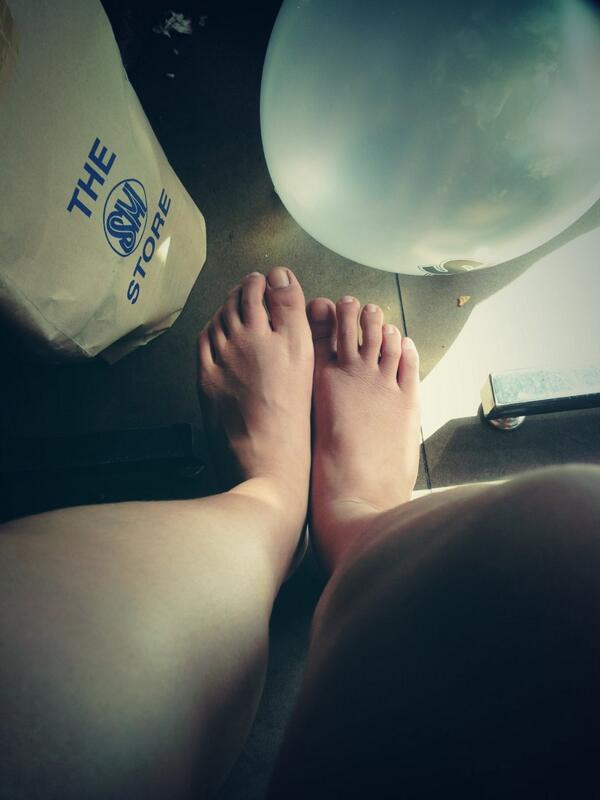 landasgilleane's tweet image. Barefoot on a kiddie party -,- 👡👡

#EmbarrassingMoment #BrokenHeels 😳