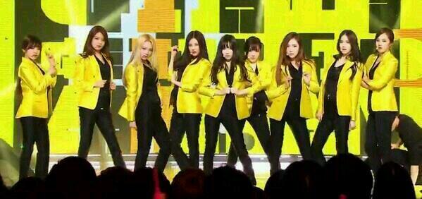 only9irls's tweet photo. Mr.Mr ending @ Music Core #MrMr8thWin #소녀시대미스터미스터 http://t.co/VGfckQ8Y5a