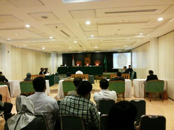 PialaFransSeda's tweet photo. Sidang Tim AJ 4. #1 http://t.co/o8KUn6jE6S