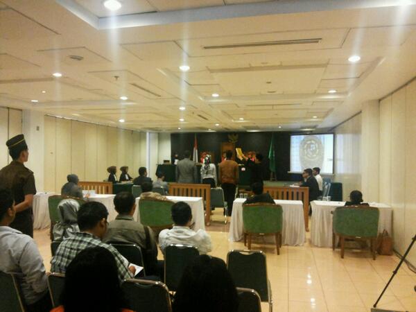 PialaFransSeda's tweet photo. Suasana Sidang Tim AJ 4. #3 http://t.co/wAHmNiyXl8