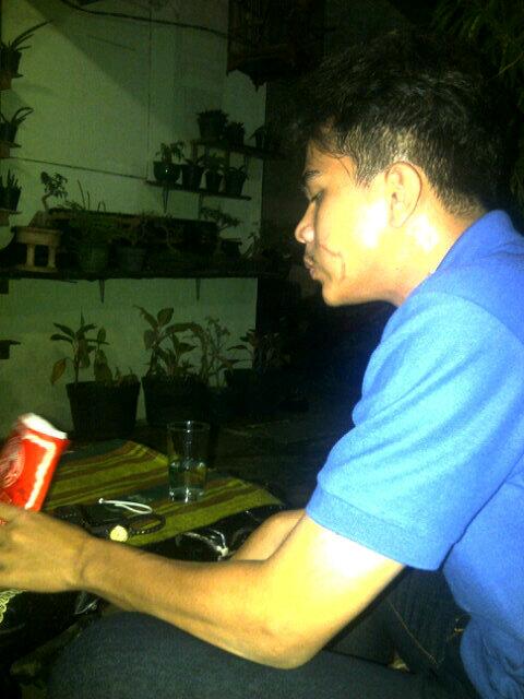marqadina's tweet photo. Wkwk kepedesan bang ? @RobyHeriansah http://t.co/Q91lLsSUgA