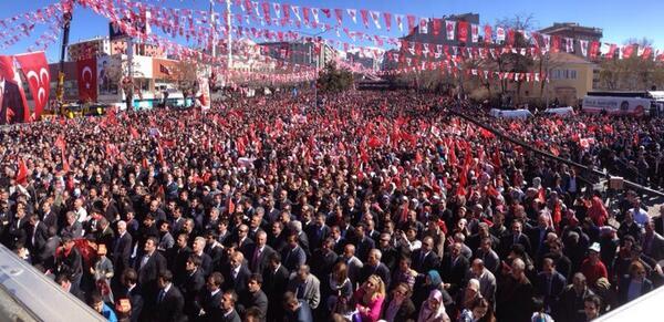 MHP_Bilgi's tweet photo. Türkmen Beyi Erzurum'da Halka Hitap Ediyor.. Dadaşlar Diyarına Selam Olsun http://t.co/90Nul5PeJb