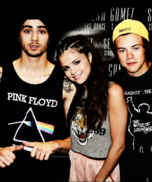 malikos1D's tweet photo. «Je marche vers mon avenir. Plus de retour en arrière.»w/ my sunshine♥ and my bro❤ @SxlenahGomez @Hazz_Ed_Styles http://t.co/Qt9hekPVDb