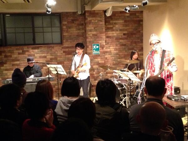 iplayfes's tweet photo. 『わが星夜話』始まりました。まずは口ロロライブ！ http://t.co/95RdO3NghI