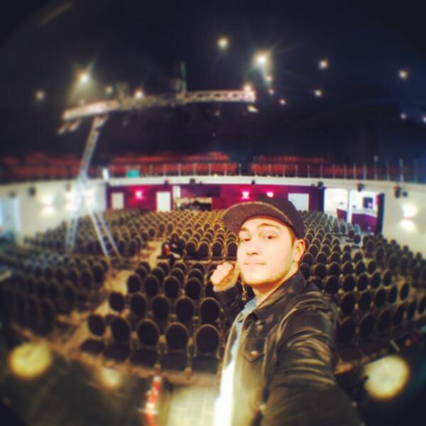 Jeffpanacloc's tweet photo. Ce soir a Metz les amis !! 
#ilestcontent http://t.co/69XjFgQCfQ