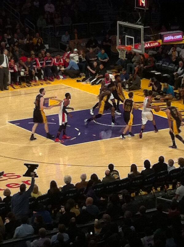 NSteen04's tweet photo. 1st laker game for me last night, probly one of Nash's remaining few. http://t.co/25cC5BKulf