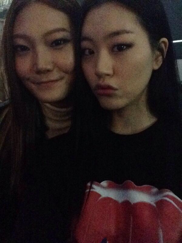 Leesun121's tweet photo. "@eyj0903: 패션위크 첫쇼 마치고! 선정이랑💕 내일도 화이팅💃 http://t.co/LgoJIwRguT"♥