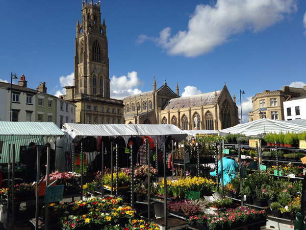 bostontowncouk's tweet photo. Boston's traditional market all looking lovely in the sunshine! #BostonTown http://t.co/uogjYX3elT