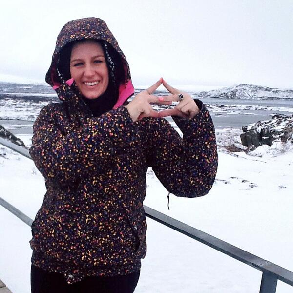 AlphaGamSJCP's tweet image. Our beautiful Alpha Gam @JackieLaz throwing it up in Iceland for Spring Break! #AlphaGam #SpringBreak14 #LambdaAlpha