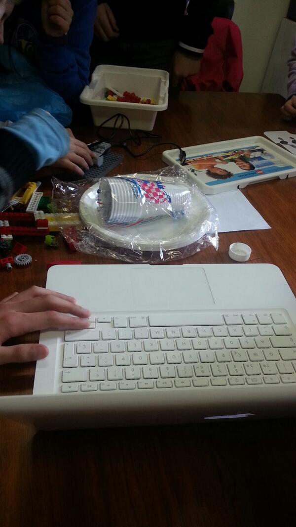 carlisgg's tweet photo. los #legowedo en #SCQ fueron un exitazo http://t.co/f9mqBiaBkq