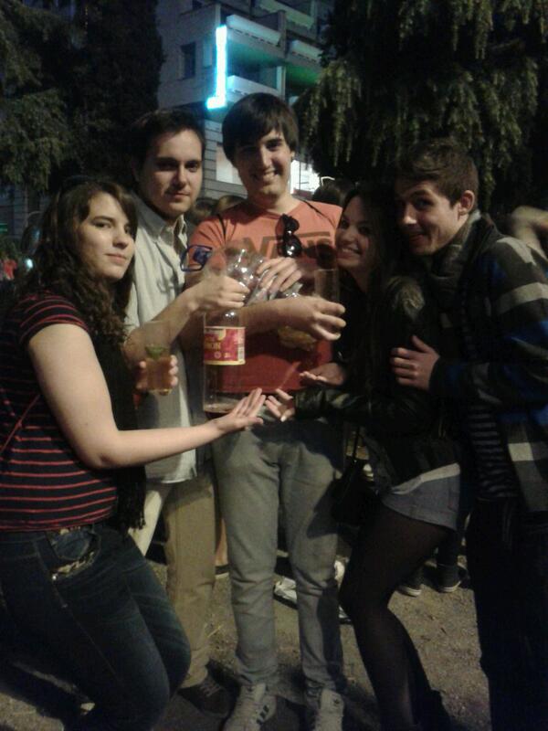 MartaJiDu's tweet photo. Fiesta de la Primavera en Granada! ☆ @dferrer08 @auroradr22  @Sergio_Ordo  @Hurty1311 http://t.co/49W3xr4m0j