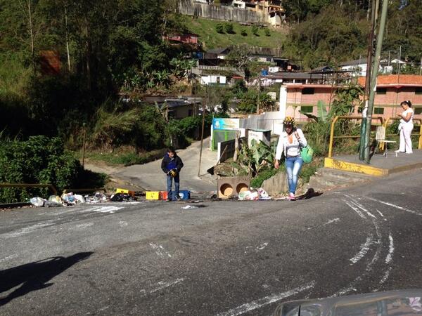 tbag_vzla's tweet photo. #22M 8:40 am no hay transporte público en San Antonio de los Altos #Miranda http://t.co/PBAC7fazwq vía @erondoni @trafficMIRANDA