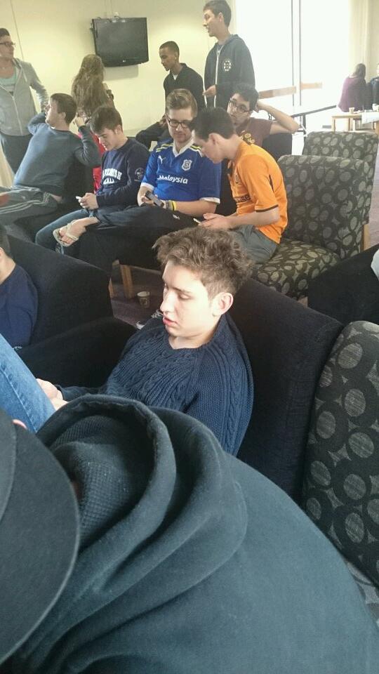 MaxMackay's tweet image. @JackRubin1 concentrating on the tweets and not the footy #fakefootballfan