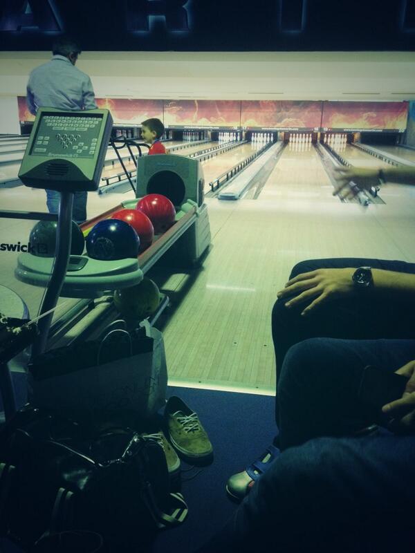 Paisajera's tweet photo. tarde de bolera✌️ jeje http://t.co/AeqIPfdEhe