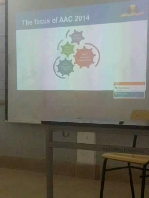 pejisweety's tweet photo. La majorité des participantes ont des #Telephones sous #Android au #WomenTechMakers ça tombe bien nous parlons #AAC http://t.co/krdzVBPMzb
