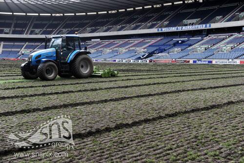 Resurfacing work begins at Murrayfield today as the current pitch is to be replaced with a new artificial surface.