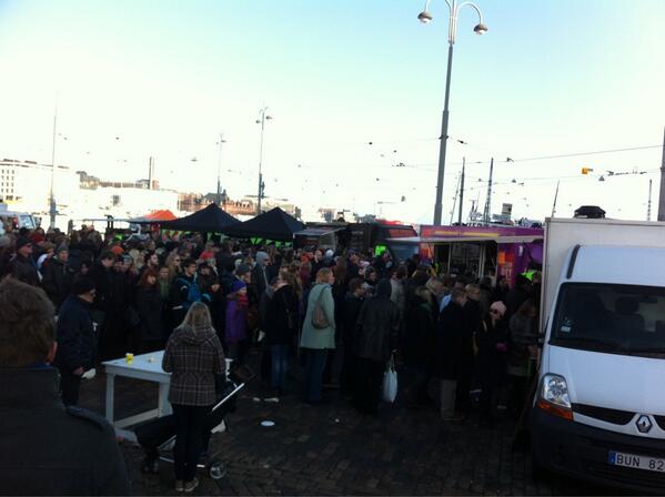 HStrandvik's tweet photo. Kolla köerna på #streetfood #helsinki #Nynordiskmat ! http://t.co/ncb7MoeFWy