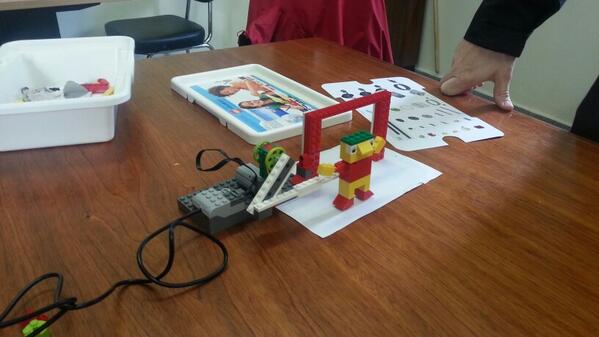 carlisgg's tweet photo. porterazo en #legowedo acabado y haciendo unos paradores que ríete tú de Arconada http://t.co/1ixdwNe4TQ