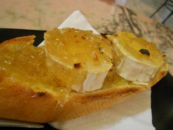 pizzrageous's tweet photo. Rulo de Cabra y Cebolla Caramelizada, la combinación perfecta. #FelizSábado #Tapas #Extremadura http://t.co/oltJeOohEu