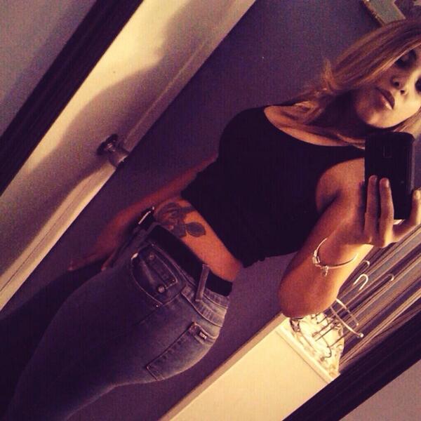 BadLatinaGirls's tweet photo. Bae is goddess๐๐๐ @shxwnx #LatinasRunShit http://t.co/EdDmF6WRSG