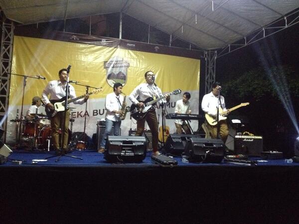 Mari ramaikanlah konser amal ini :) <a href="/WhyPhoebe/">Why Phoebe</a> skrg lg perform nih. Yuk blm selesai nih acaranya :) #gerakanuntuk