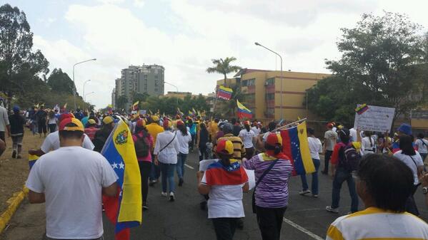 neidis_18's tweet photo. 10:50 am Marcha "por la libertad de los presos políticos" en el Paseo Caroní #PuertoOrdaz  #YoLuchoHastaVencer http://t.co/55VdmOQJlW