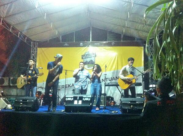 "Heartbeat" featuring @kresnajulio di <a href="/GerakanUntuk/">Gerakan Untuk</a> Kelud &amp; Sinabung