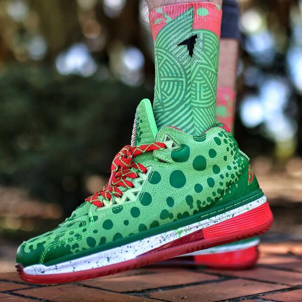 RockEm's tweet photo. #WoW2 X-Mas featured on our page today for #WoWeek. With stingray skin as the main material used, quality is key http://t.co/FvPj9ZKRGy