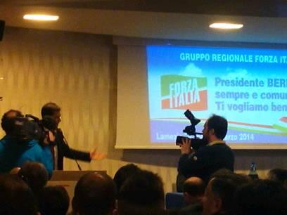 ForzaITCosenza's tweet photo. .@Capezzone: Con @matteorenzi la fine della "fiera europea" conferma strategia cimiteriale. #leragionidelsudineuropa http://t.co/xRrO17oIdy"