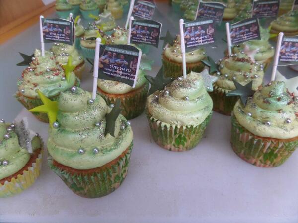 EclecticSparks's tweet photo. Free EclecticSparks cupcakes with your halfprice CDs! @EclecticSparks CD launch event, 9pm TONIGHT @WoolpackInnYork http://t.co/SfzYoRCaN4