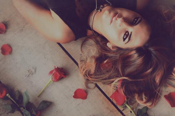 mariademuertos's tweet photo. @LAROSISTANCE soy medio rosista #colombianroses #roseparade #roseexperience #rosas http://t.co/afuTKA7RW3