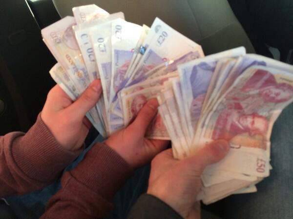 divla_87's tweet photo. @gregors1986 good day at the races, how was ur afternoon. #wengwrbus http://t.co/hZctWkLXpO
