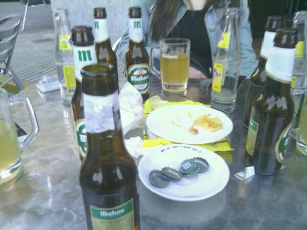 PaulaBarcelo_'s tweet photo. "@sandrabarcelo_: "@alba96bng: Cervecereeees #poalets #beers #tiff @sandrabarcelo_ @paulabarcelo_ @inescuquerella http://t.co/iz17DYbCpA""