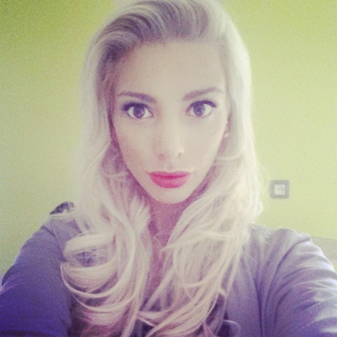#selfie #lookoftheday #ladydanger #lipstick http://t.co/1RbSetXGko