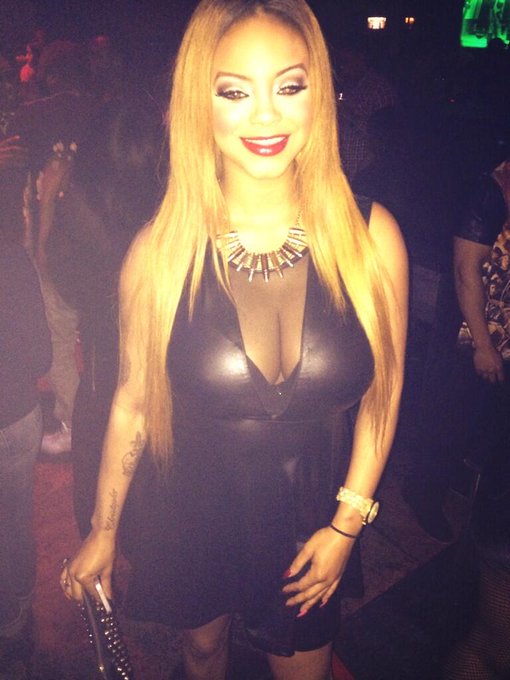 The definition of a beautiful women !! 😘 #Mrs.Slicc incase u hoes didnt kno or forgot ! 👊👌 http://t.<a href="/tag/mrs"class="tags">#Mrs</a>