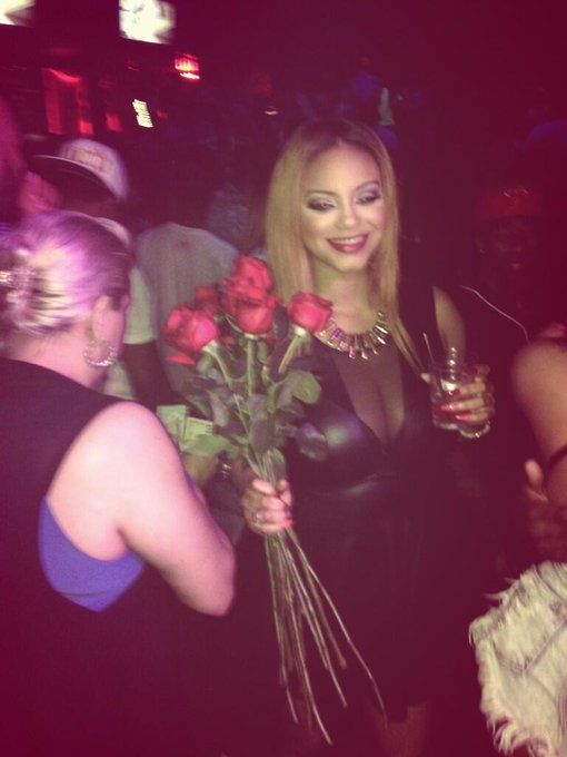 Haven't gotton flowers in the club in a long time !!! Reminds me of my younger turn up days in LA http://t<a href="/tag/wcw"class="tags"><span>#wcw</span></a>